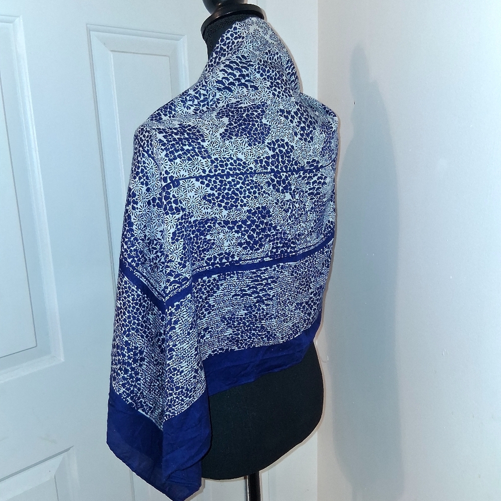 Blue and White Patterned Scarf - Picture 6 of 6